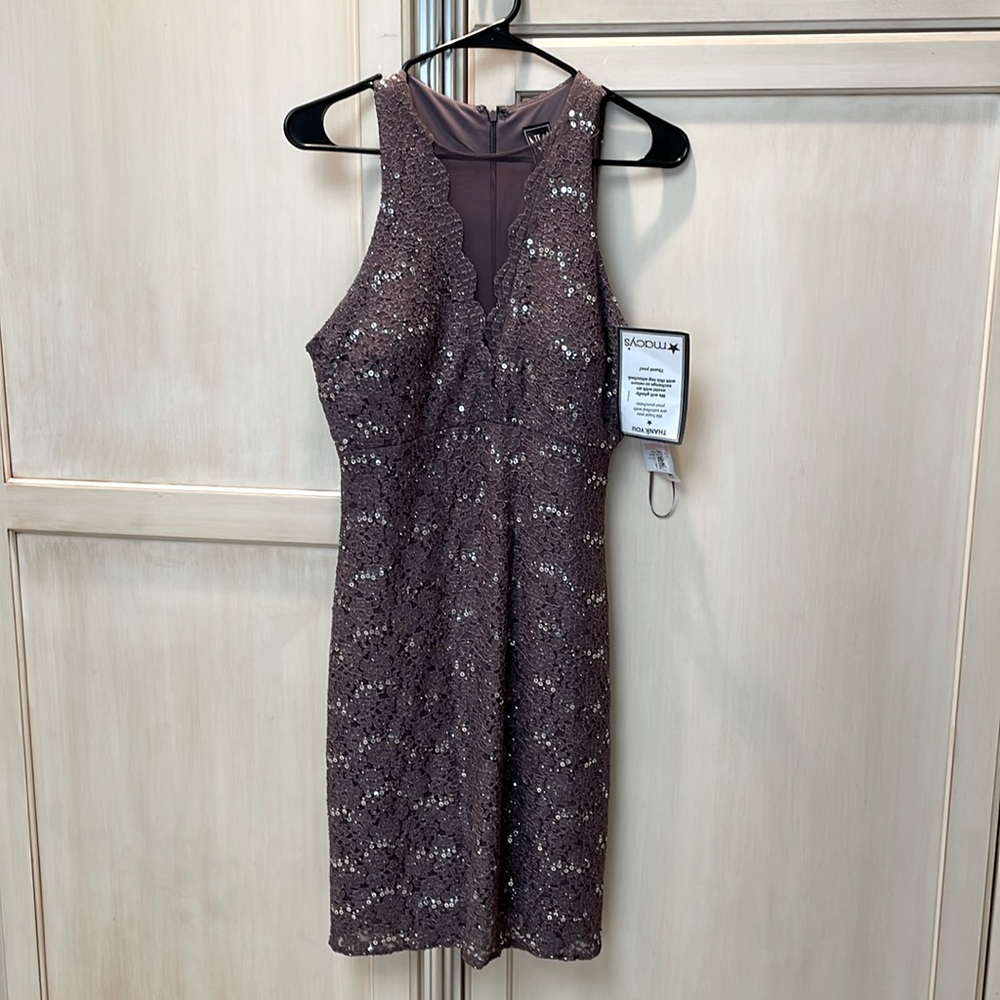 Sleeveless dress with sequins